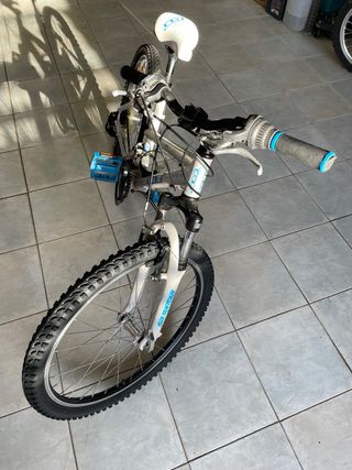 Bicicleta MTB marca GT 24” niño