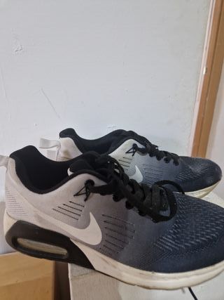 Botines Nike Negro y Gris