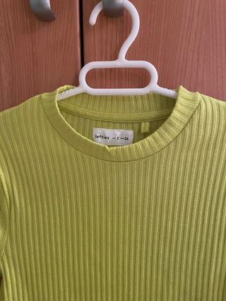 Top amarillo de canalé