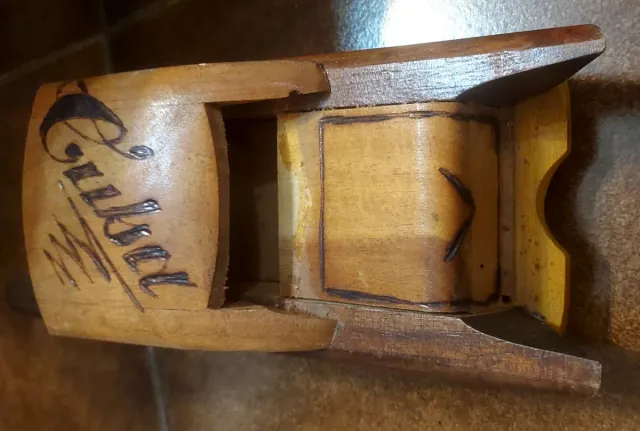 Coche de madera decorativo de Cuba