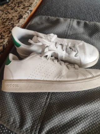 Scarpe Adidas bianche e verdi