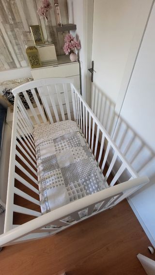 Cuna bebé blanca con colchón