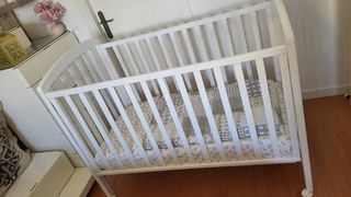 Cuna bebé blanca con colchón