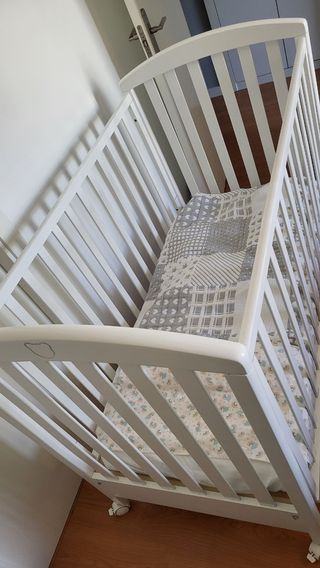 Cuna bebé blanca con colchón