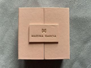 Caja Marina García con pulsera doble vuelta.