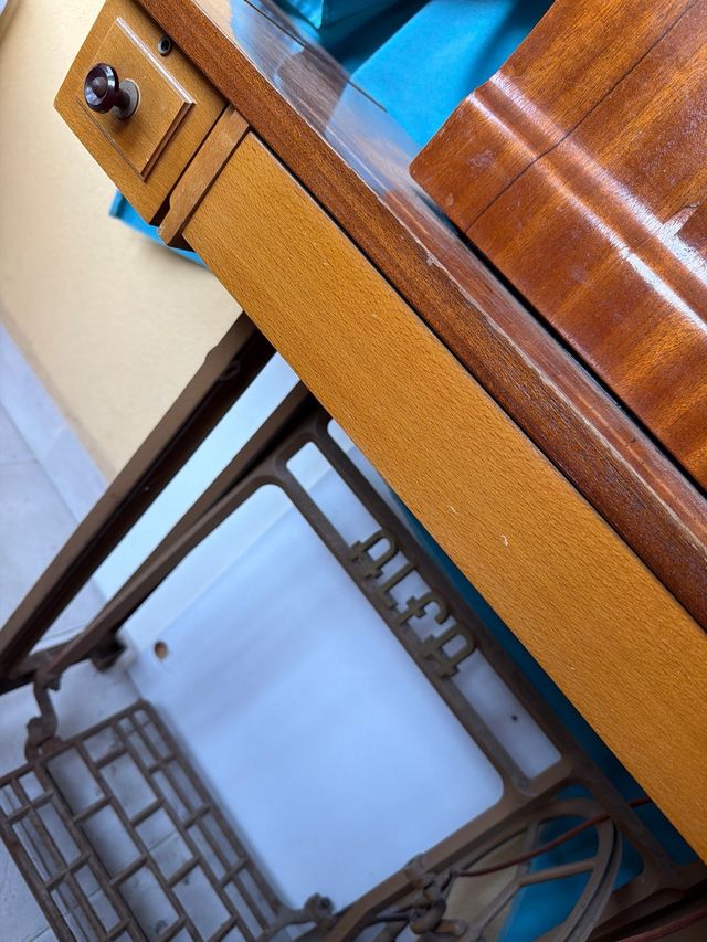 Máquina de coser Alfa antigua