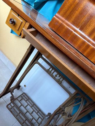 Máquina de coser Alfa antigua