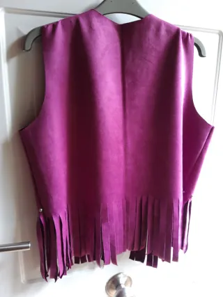 Chaleco antelina morado con tachuelas