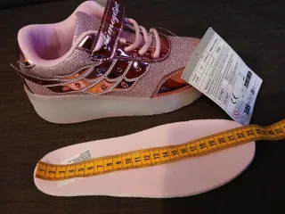 Tenis niña con ruedas y luces rosa/plata