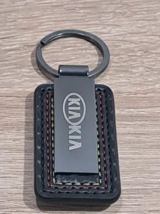 Llavero Kia Negro con Costuras