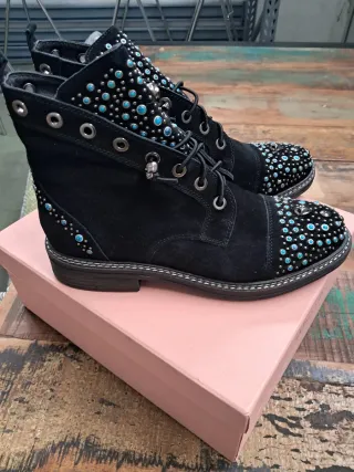 Botas Alma en Pena tachas turquesa