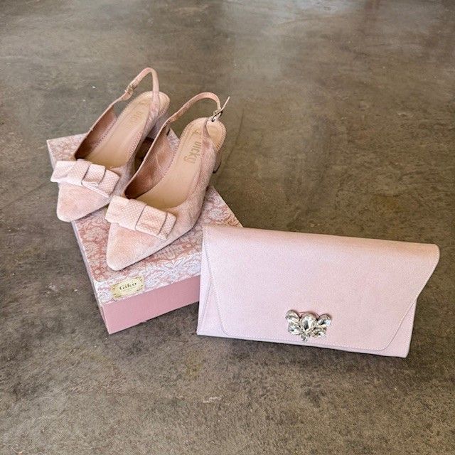 Conjunto Zapatos y Clutch Rosa