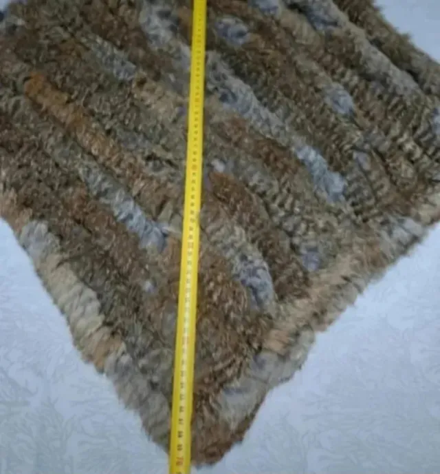 Poncho de pelo beige y marrón