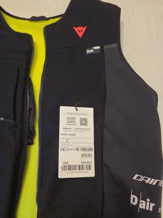2 Chalecos Airbag Moto. Talla XL 300 € cada uno.