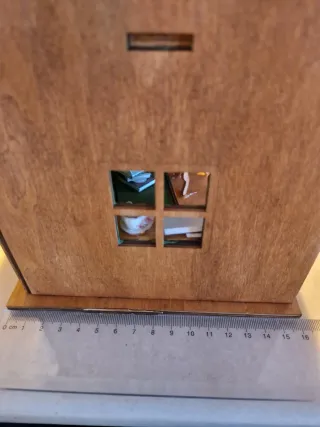 Casita de muñecas de madera