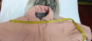 Parka rosa con capucha y cordón