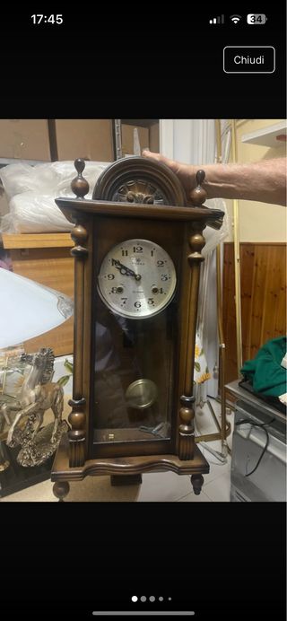 Orologio antico a pendolo