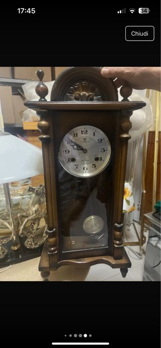 Orologio antico a pendolo