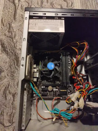 Placa Gigabyte B250M + Intel i3 7100