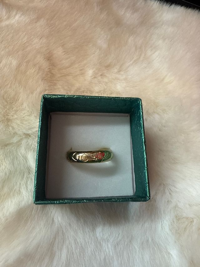 Anillo Laminado 14k con Diseño Floral