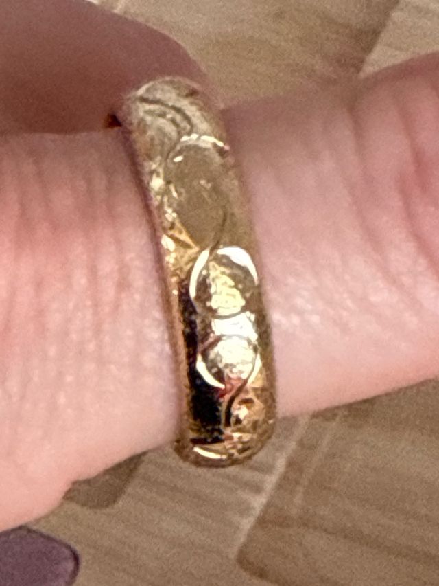 Anillo Laminado 14k con Diseño Floral