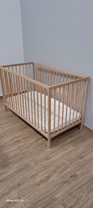 Cuna IKEA bebé una altura + colchón poco uso