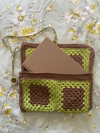 porta libro fatto ad uncinetto