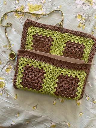 porta libro fatto ad uncinetto