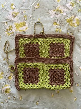 porta libro fatto ad uncinetto