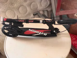 Patín Scooter Negro con Cesta