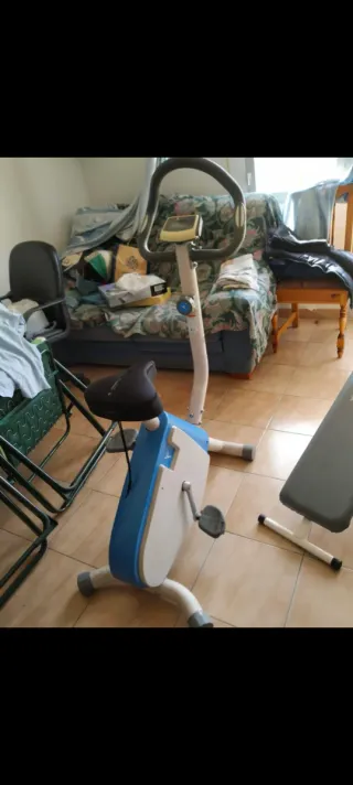 Bicicleta Estática Azul y Blanca