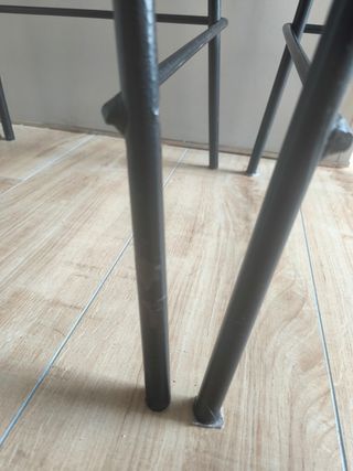 Cuatro Taburetes de Cocina tono mostaza