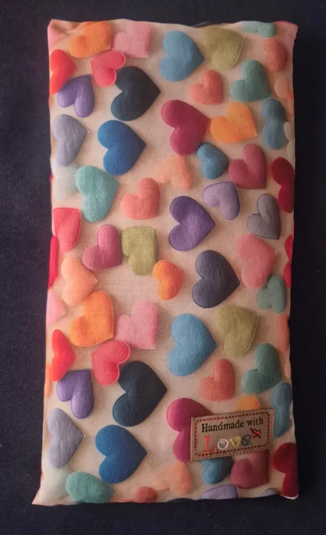 Saquito térmico con estampado corazones