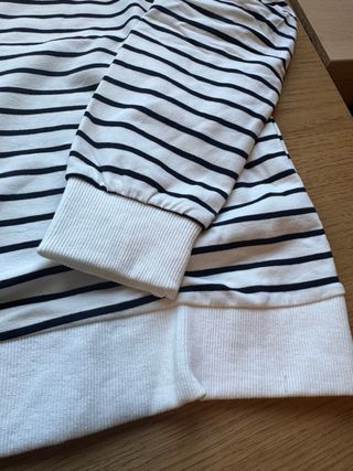 Sudadera rayas blancas y azules con cerezas