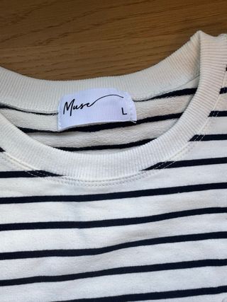 Sudadera rayas blancas y azules con cerezas