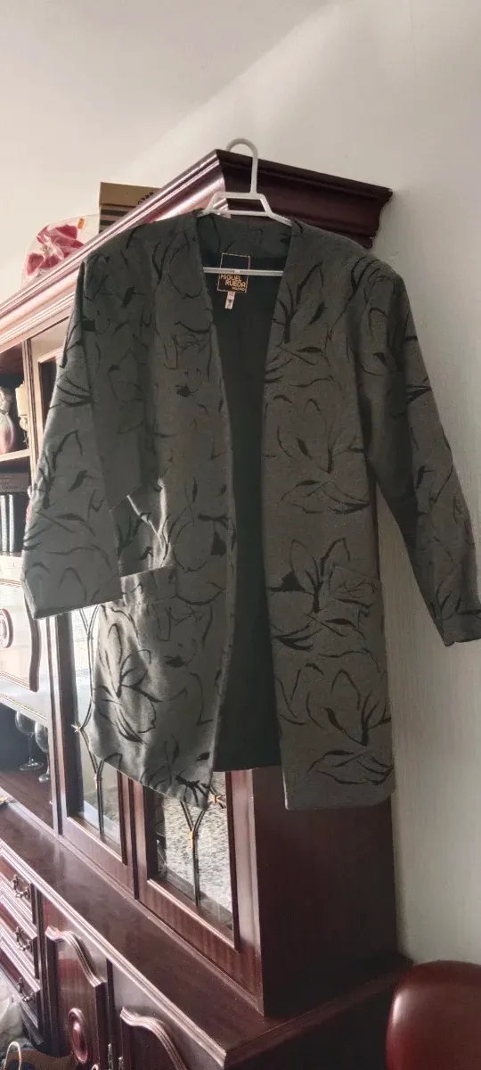 Abrigo gris estampado invierno