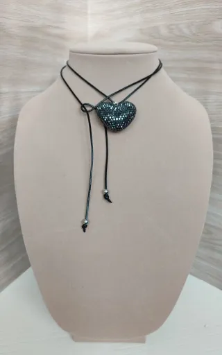 Collar Corazón Ajustable Negro y Plateado