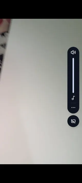 Mesa blanca de madera