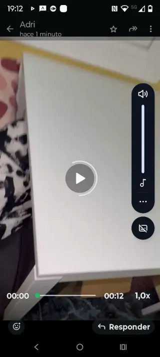 Mesa blanca de madera