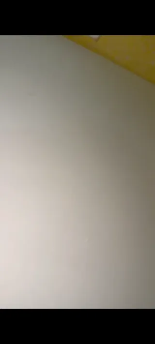 Mesa blanca de madera