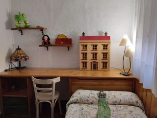 Casa delle bambole in legno