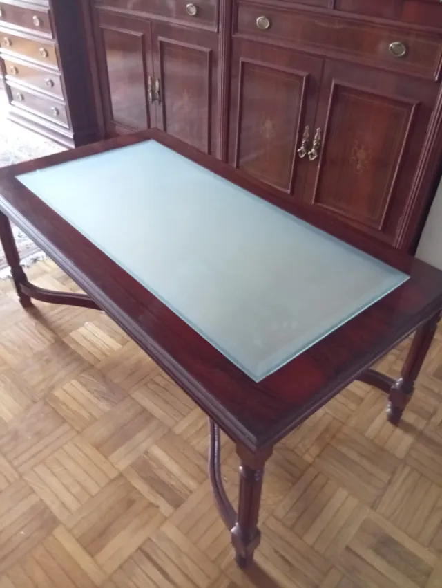 Mesa de centro de madera y cristal
