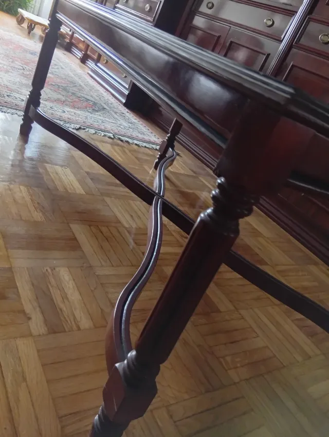 Mesa de centro de madera y cristal