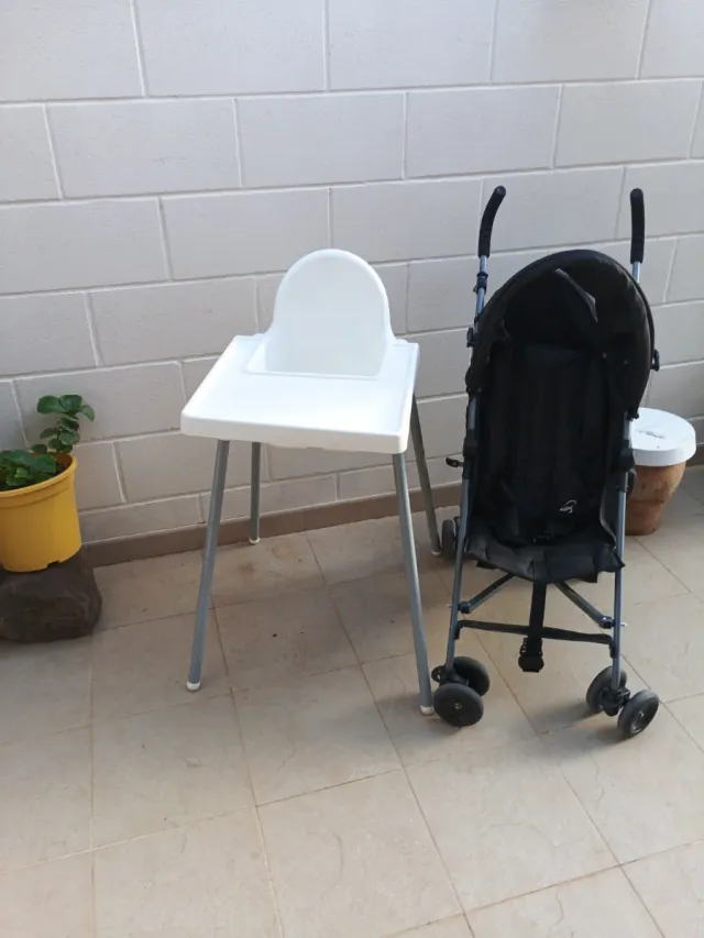 Silla de comer y cochecito de paseo