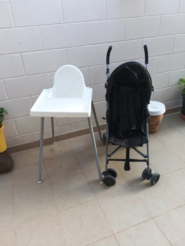 Silla de comer y cochecito de paseo