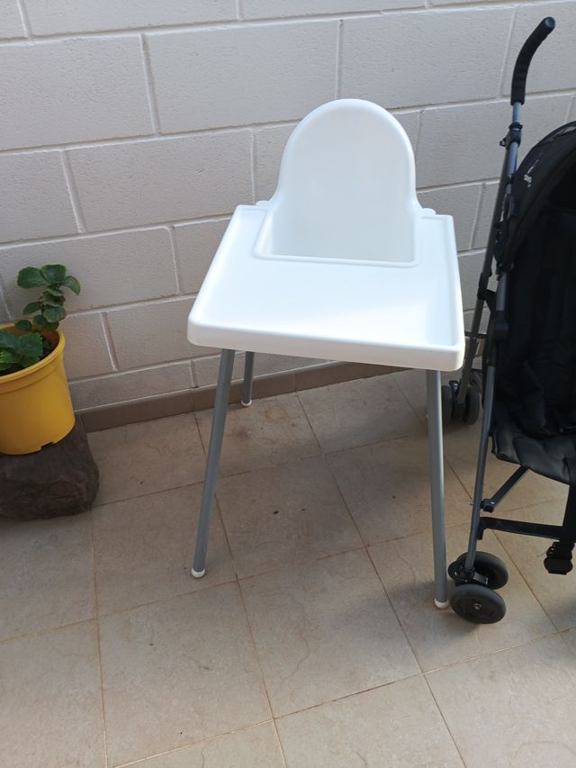 Silla de comer y cochecito de paseo