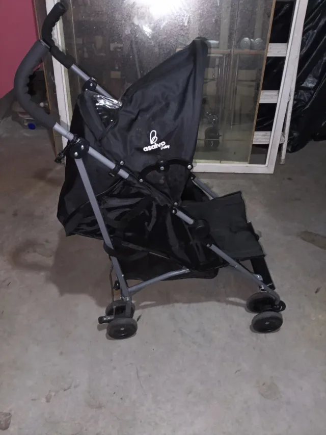 Silla de comer y cochecito de paseo