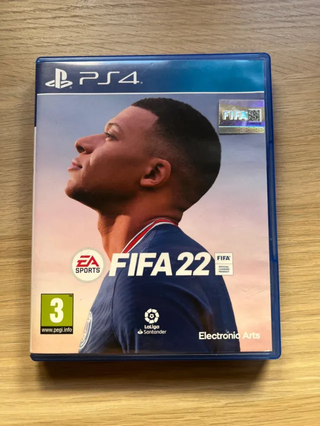 FIFA 22 PS4 y sirve para PS5 -en perfecto estado.