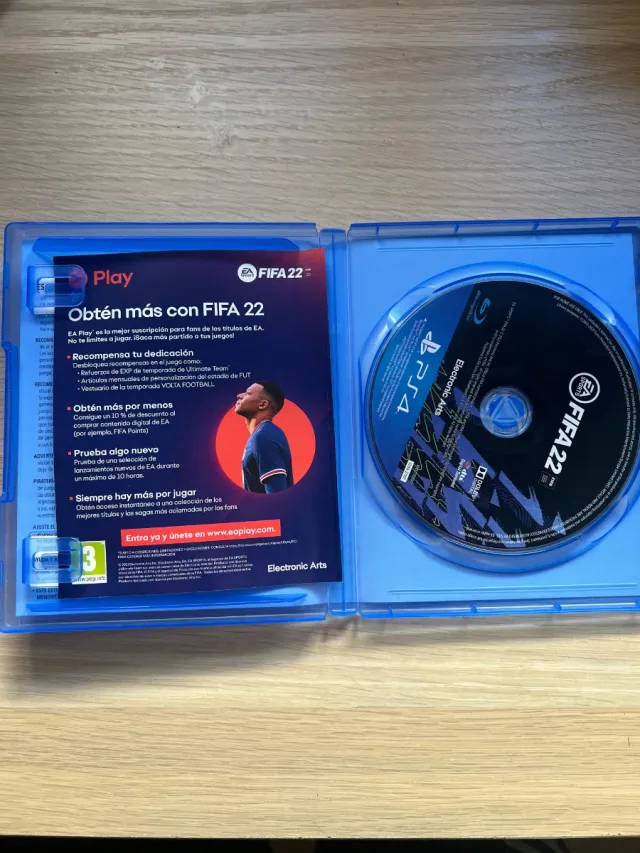 FIFA 22 PS4 y sirve para PS5 -en perfecto estado.
