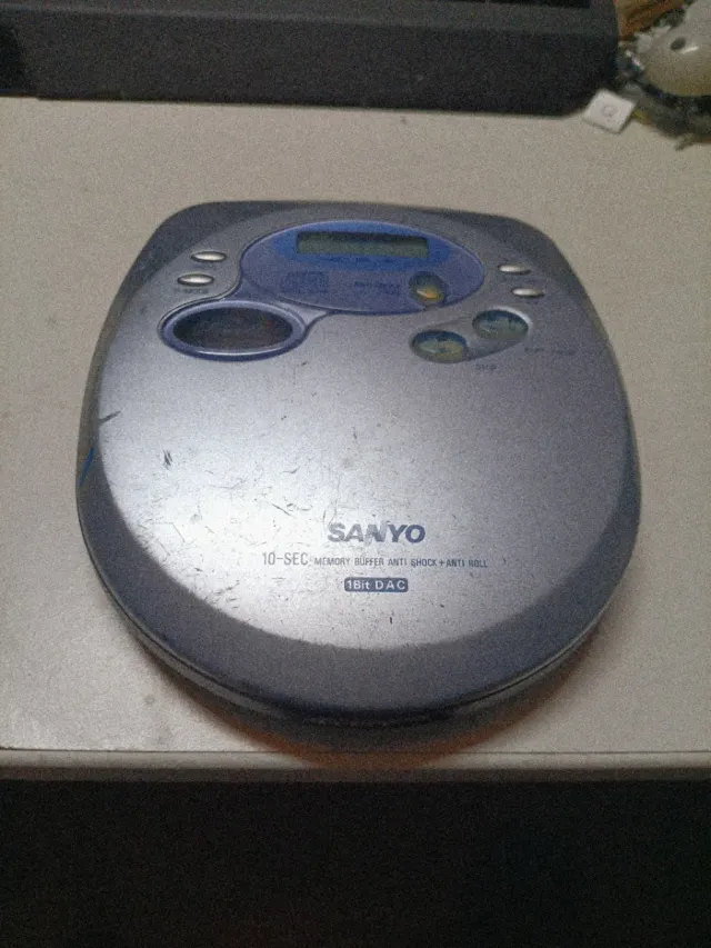 Walkman Sanyo Plata